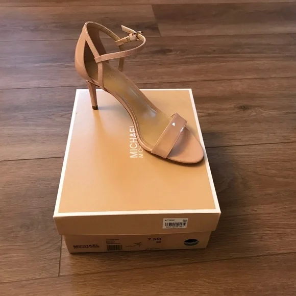 Michael Kors sandals - Picture 1 of 4